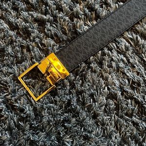 Michael Kors, reversible belt!